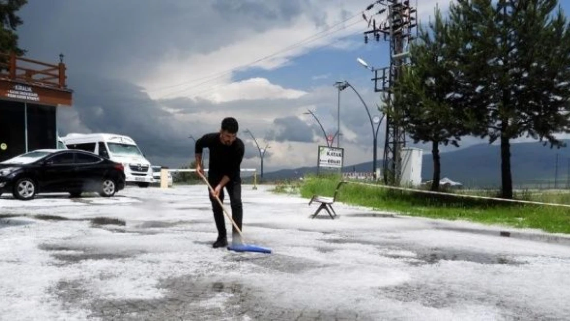 Sarıkamış'ı dolu vurdu!