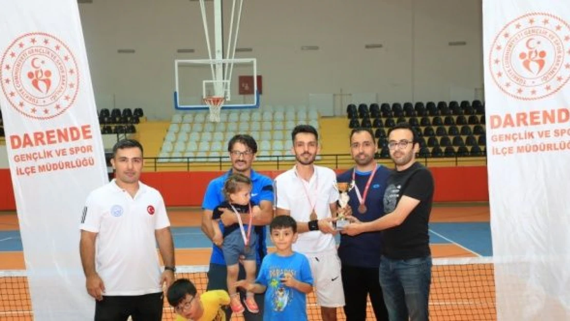 Darende'de tenis turnuvası yapıldı