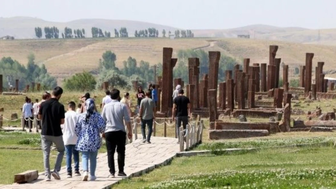 Selçuklu Meydan Mezarlığı'na ziyaretçi akını!