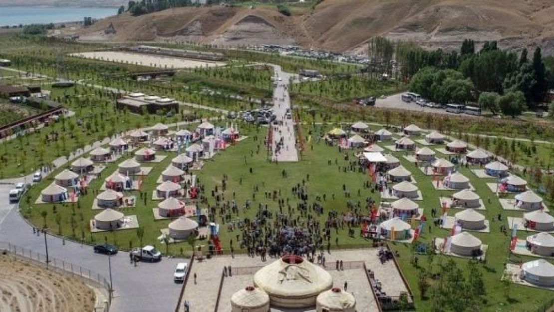 Ülkenin batısı ile doğusunun kalbi  Malazgirt'te attı