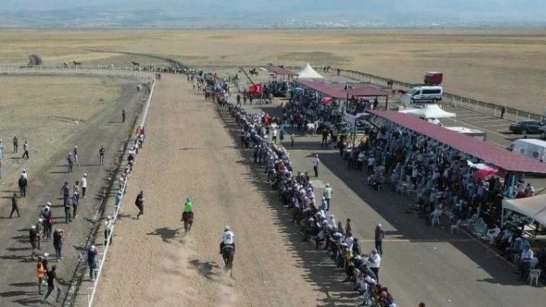 Erzurum ƈ' inci Geleneksel Rahvan At Yarışları için gün sayıyor