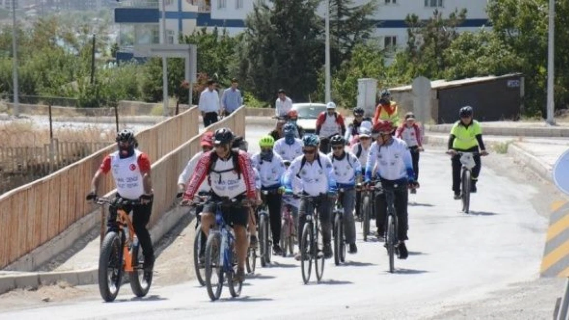 Van Gölü Aktivistleri farkındalık için 40 kilometre  pedal çevirdi