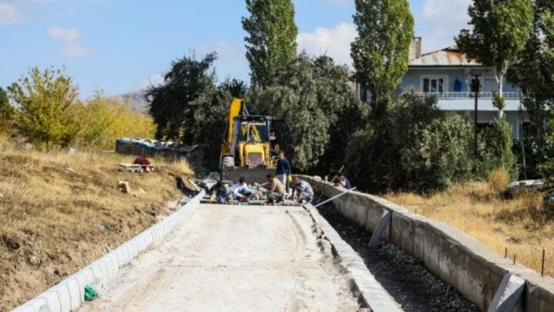 Van'daki mezarlıklarda bakım çalışması başladı