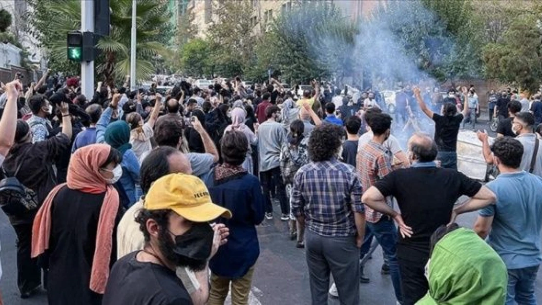İran'daki protestolar sürüyor: 4 kişi öldü