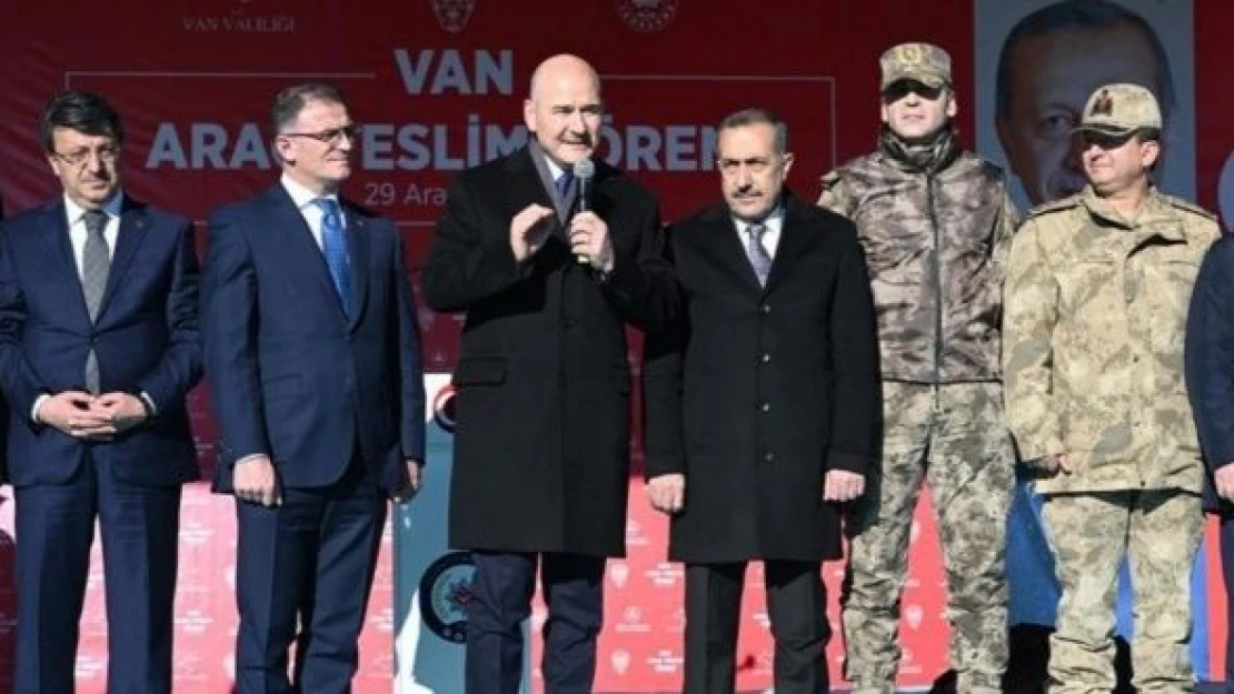 İçişleri Bakanı Soylu, Van'da araç teslim törenine katıldı