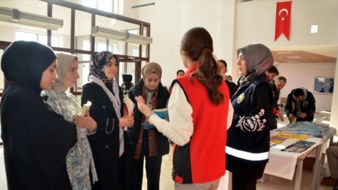 Muşlu öğrenciler KADES uygulaması ve madde bağımlılığı konusunda bilgilendirildi