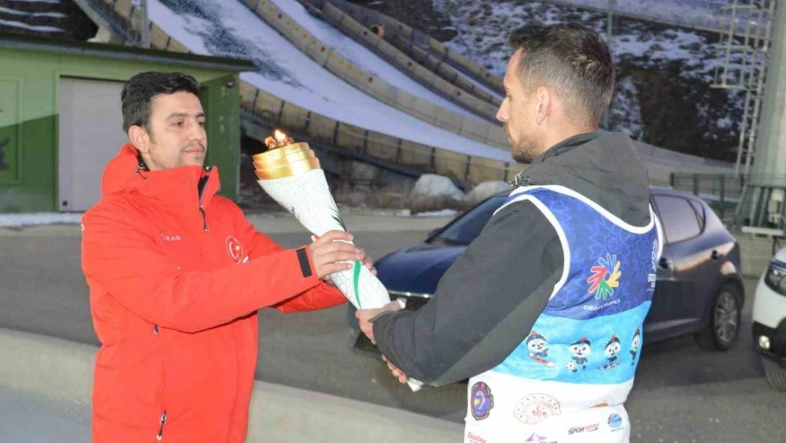 2023 Kış Deaflympics'in meşale ateşi Palandöken'de yandı