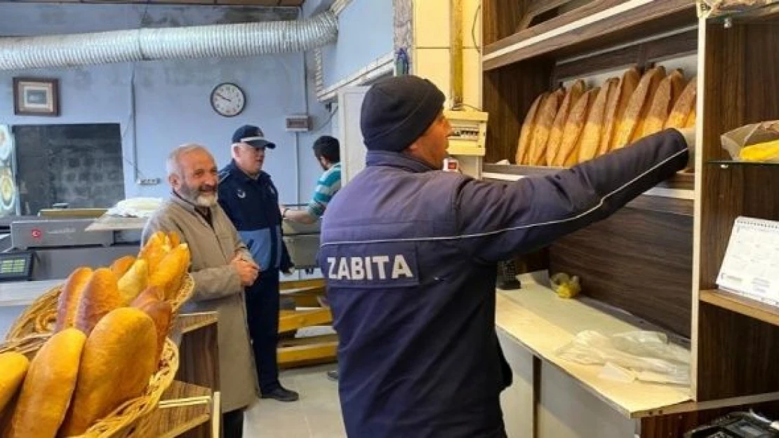 Bayburt'ta zabıtalar fırın denetimi yaptı