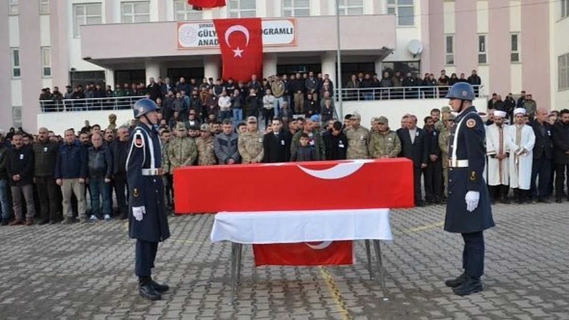 Çatışmada şehit olan güvenlik korucusu ebediyete uğurlandı