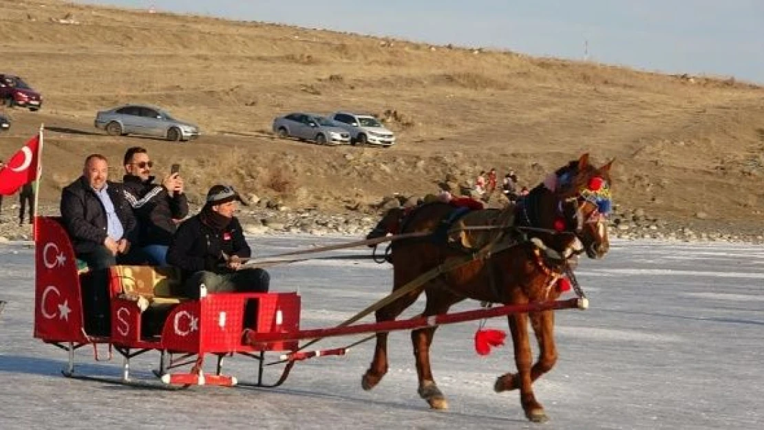 Hafta sonu keyfini yaşamak isteyenlerin uğrak noktası: Çıldır Gölü