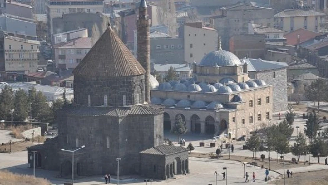 Kars Vadisi yerli ve yabancı turist akınına uğruyor