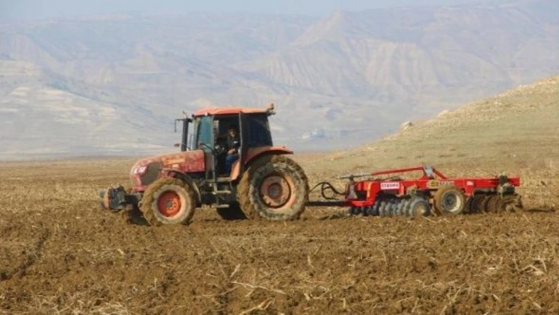 Kuraklıktan nasibini alan Elazığ'da çiftçiler kara kara düşünmeye başladı