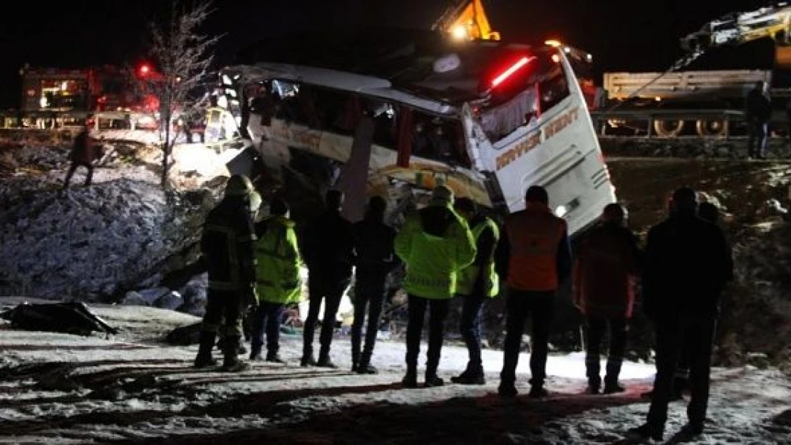 Malatya'dan İstanbul'a gidiyordu, otobüs şarampole yuvarlandı: 4 ölü, 24 yaralı