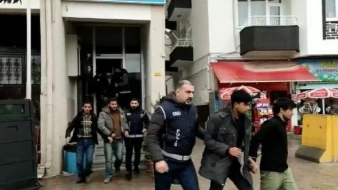 Malatya'da insan tacirleri yakayı ele verdi