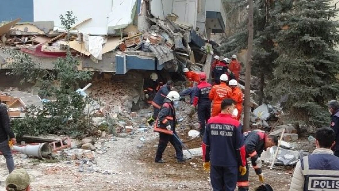 22 saat sonra enkazdan Kur'an kursu hocasının cansız bedeni çıkarıldı