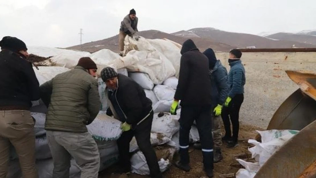 Ağrı'dan deprem bölgesine yem desteği