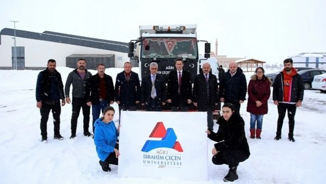 AİÇÜ'de toplanan yardım kolileri deprem bölgesine doğru yola çıktı