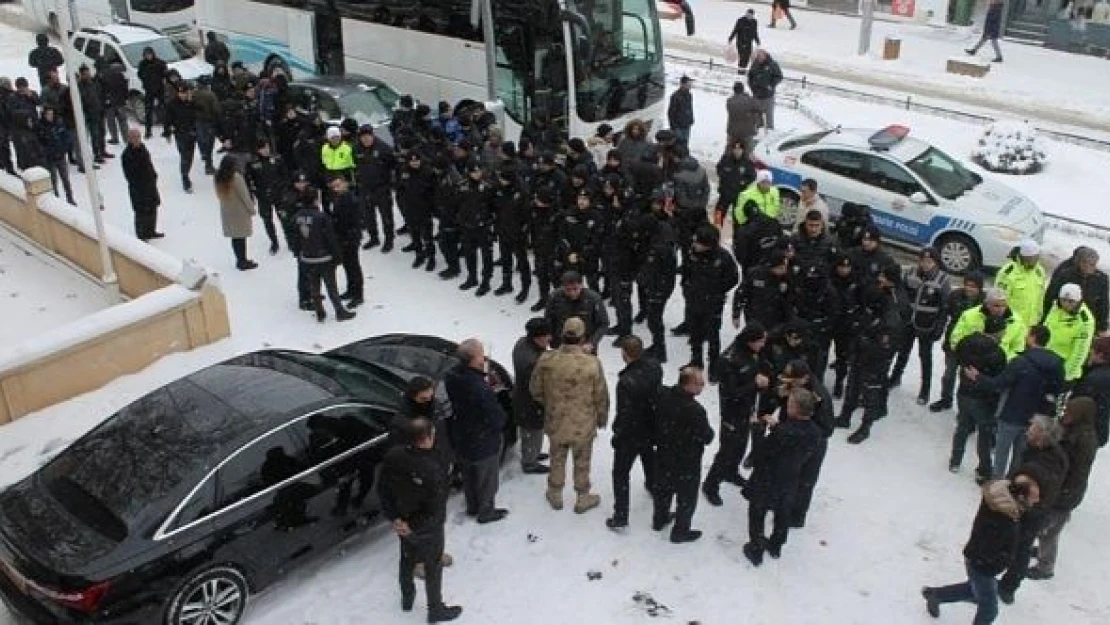 Bayburt Emniyetinden depremzedelere destek: 55 polis gönderildi