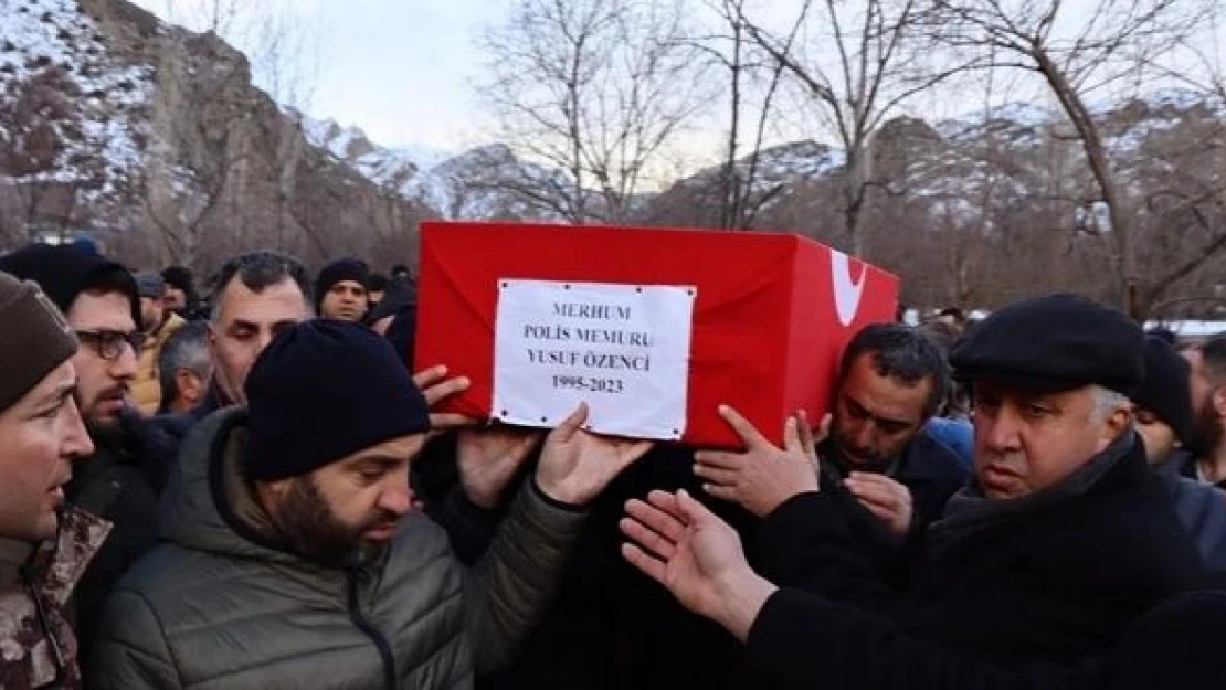 Depremde göçük altında kalan polis memuru defnedildi