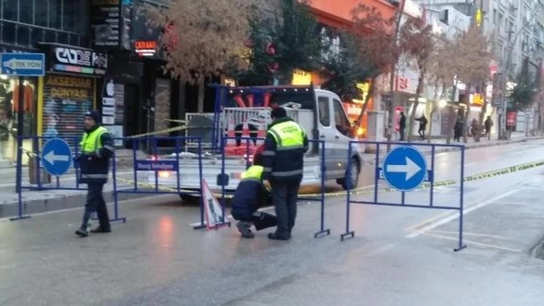 Elazığ'da Gazi Caddesi trafiğe kapatıldı