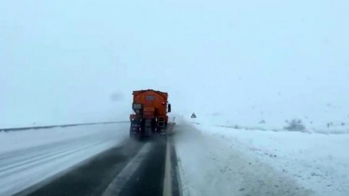 Tunceli'de TIR'lar zincirsiz geçemiyor