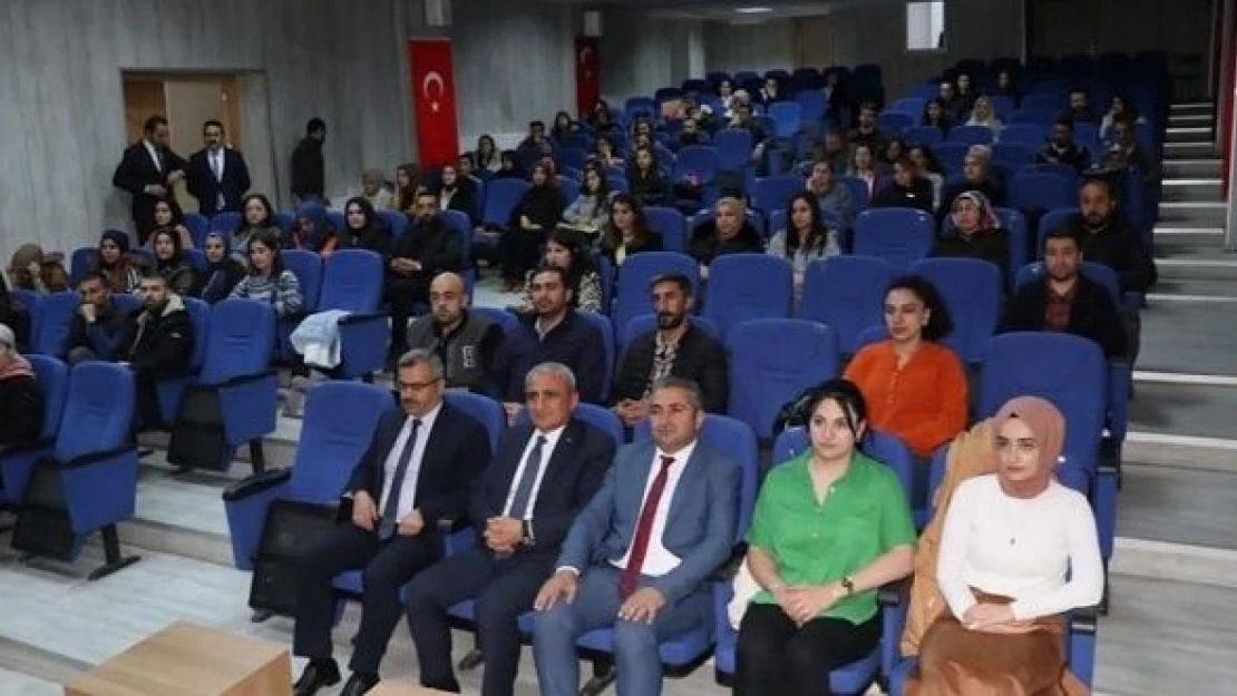 Hakkari İl Milli Eğitim Müdürü aday öğretmenlerle buluştu