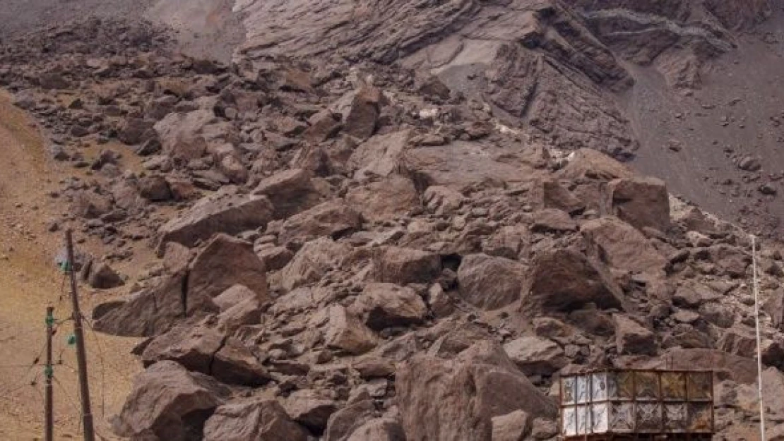 Hakkari'de toprak kayması!