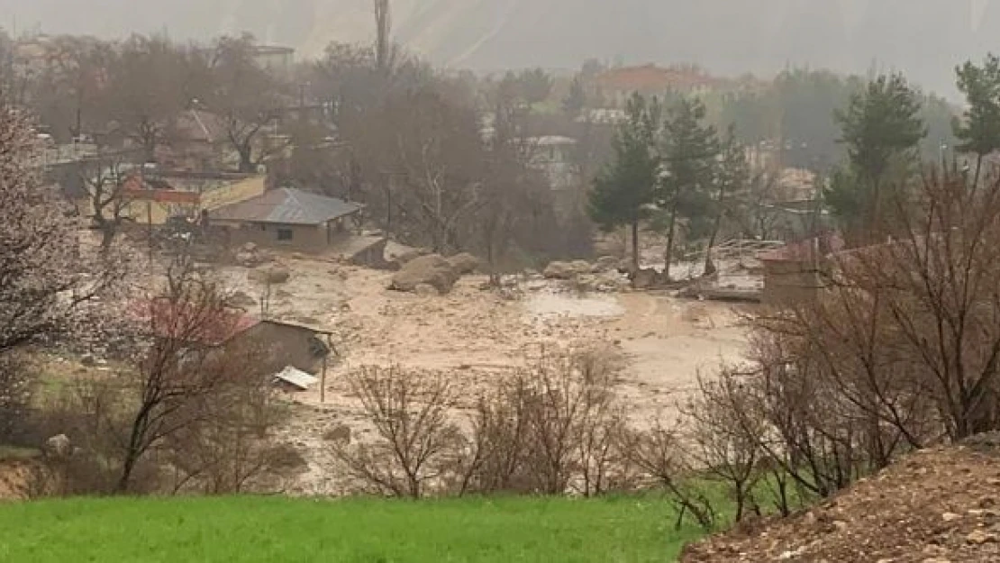 İçinde 3 kişinin bulunduğu konteyner sürüklendi