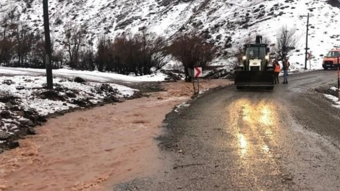 Tunceli'yi de sağanak vurdu