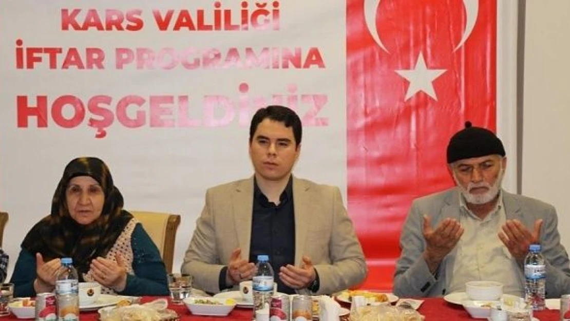 Valilik organizasyonuyla depremzedelere iftar yemeği