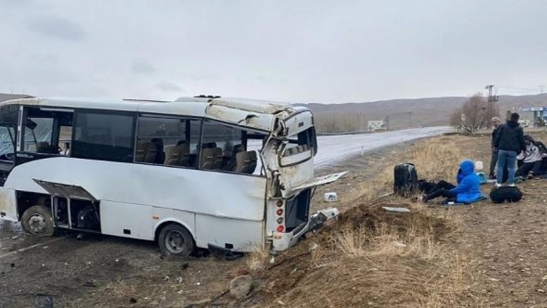 Van'da feci kaza: Sporcuları taşıyan midibüs takla attı!