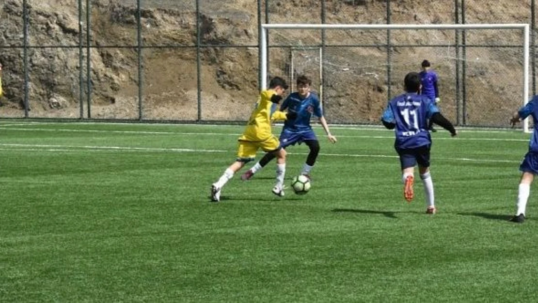 Elazığ'da okul sporları futbol müsabakaları başladı