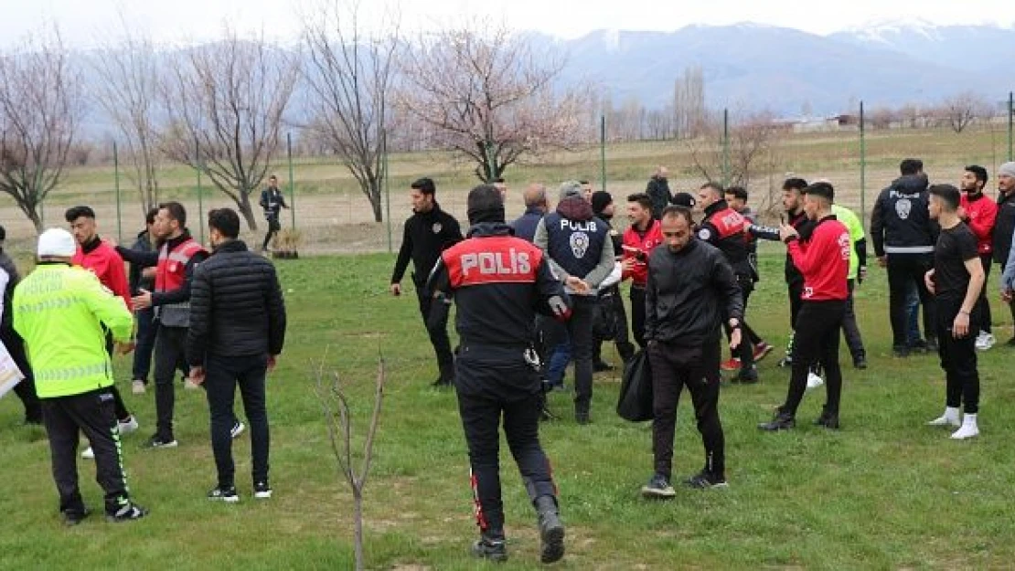 Erzincan amatör küme maçında arbede