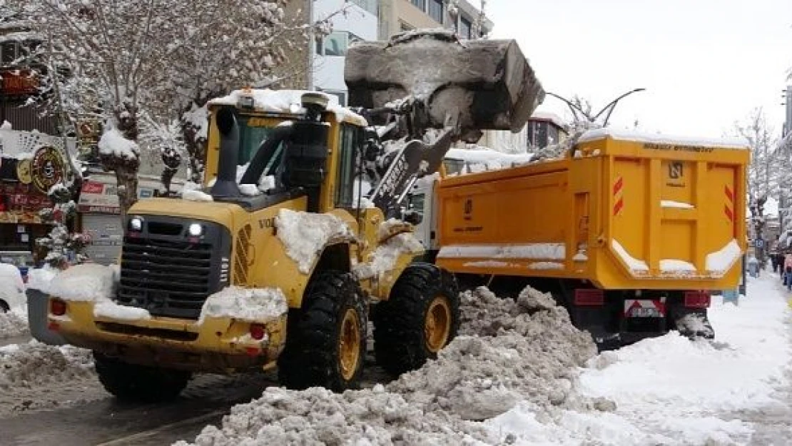 Kar, Van'da 83 yolu kapattı