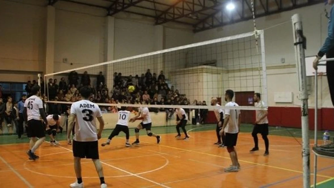 Malazgirt'te 'Kurumlar Arası Voleybol Turnuvası' sona erdi