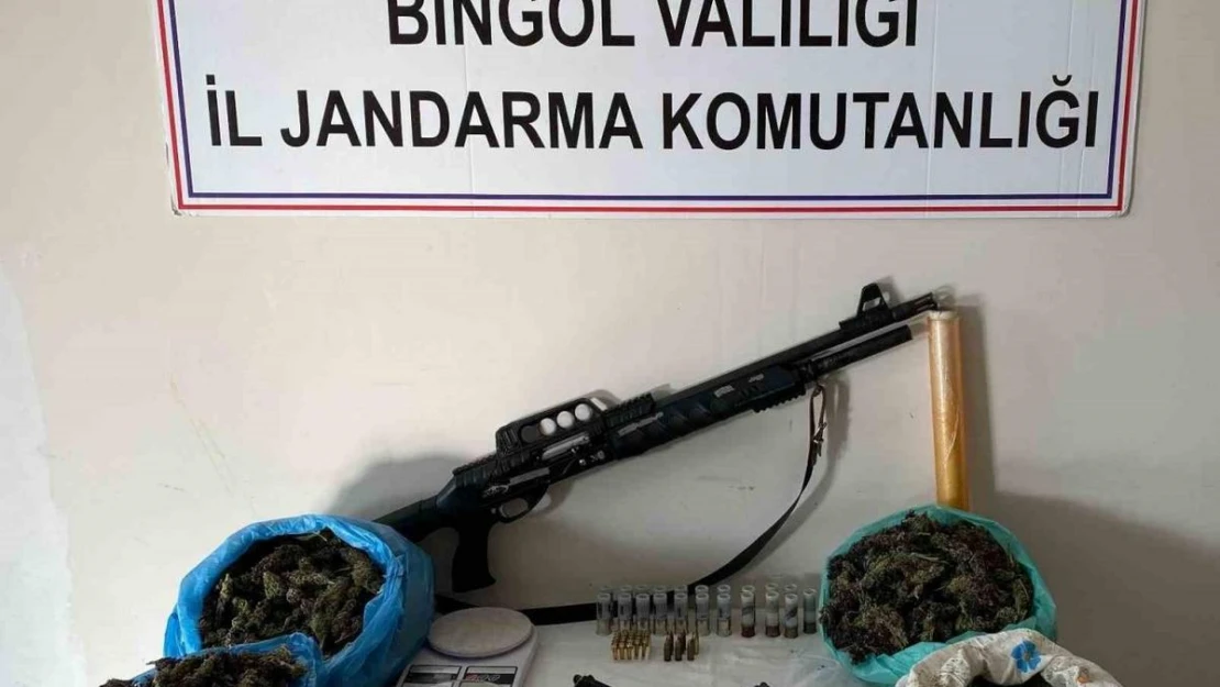 21 yıl hapis cezası bulunan 2 zanlı, saklandıkları evlerde yakalandı