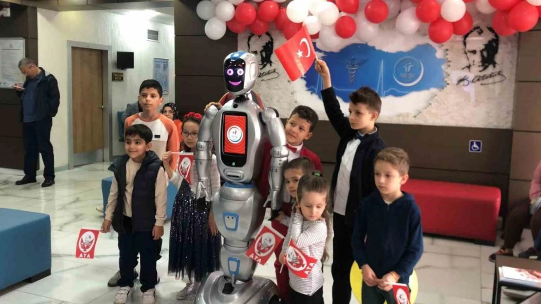 23 Nisan coşkusunu Robot Ada ile kutladılar