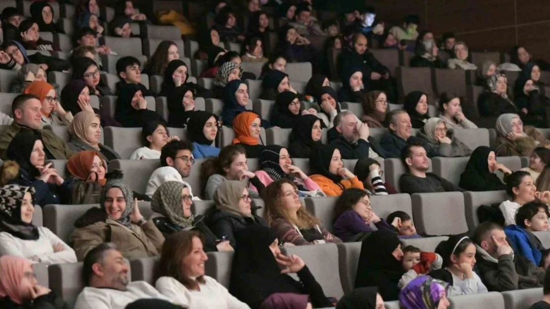 28 Şubat döneminin anlatıldığı 'Bin Yıl' oyunu Başiskele'de sahnelendi