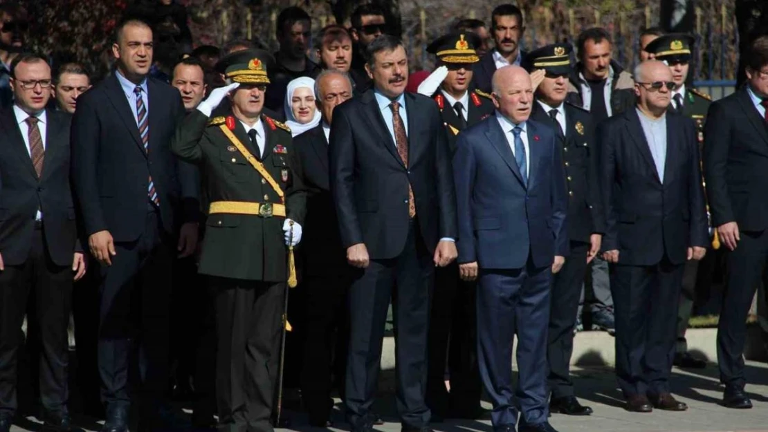 29 Ekim kutlamaları çelenk sunma töreni ile başladı