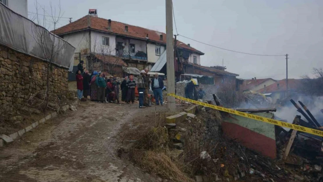 29 koyunun telef olduğu ev ve ağıl yangınında maddi zarar ortaya çıktı