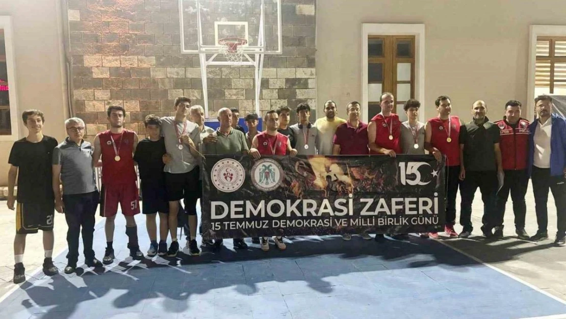 3x3 Sokakta Basketbol Turnuvasının şampiyonu emniyet