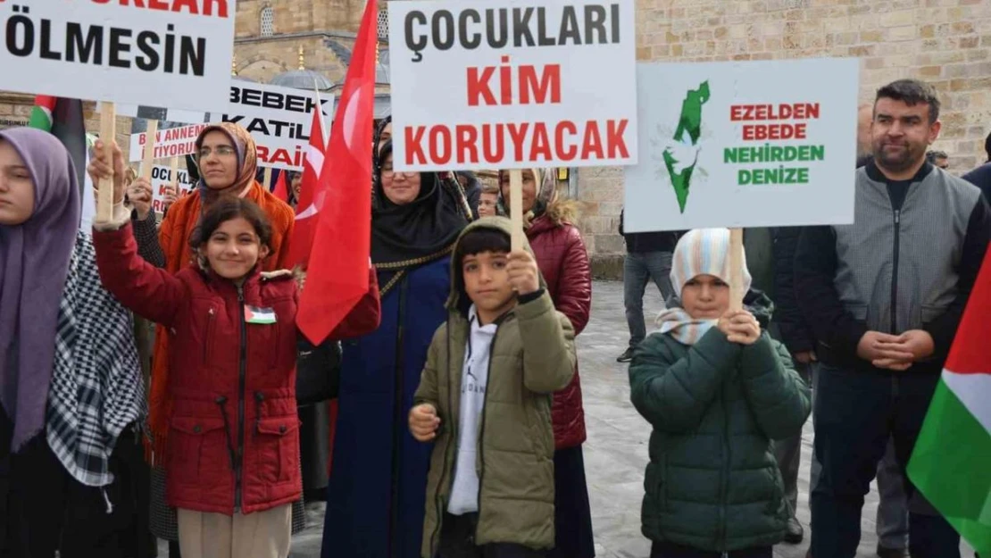 4 yaşındaki Hafsa Çakmak: 'Filistin'deki çocuklar bizim kardeşimizdir. Hiçbir yerde çocuklar ölmesin'