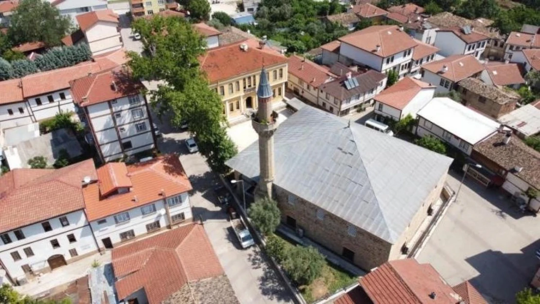 5 asırlık Rüstem Paşa Cami görüntüsüyle görenleri etkilemeye devam ediyor