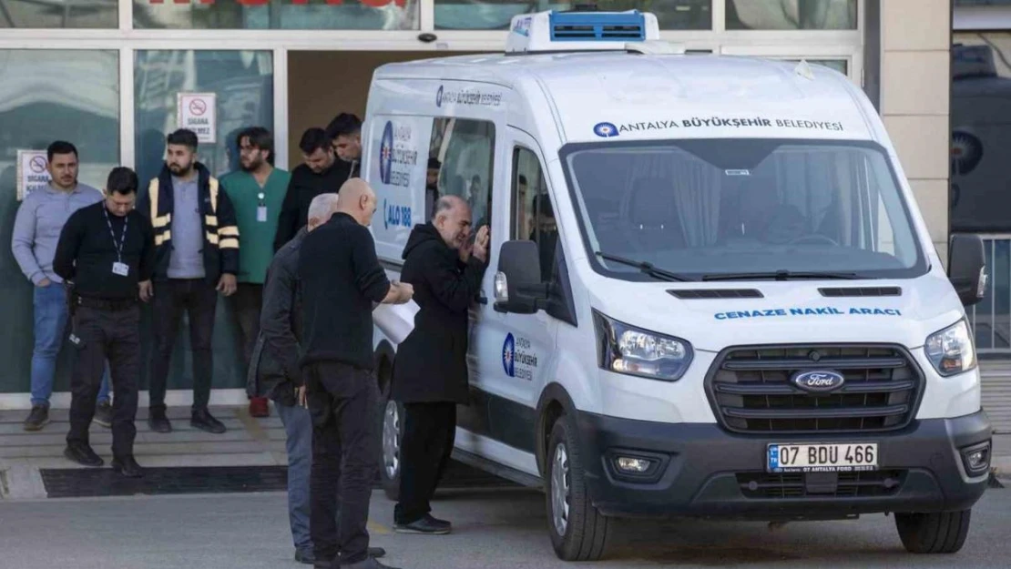 Acılı baba günlerdir aradığı kızının cenazesini gözyaşları arasında teslim aldı