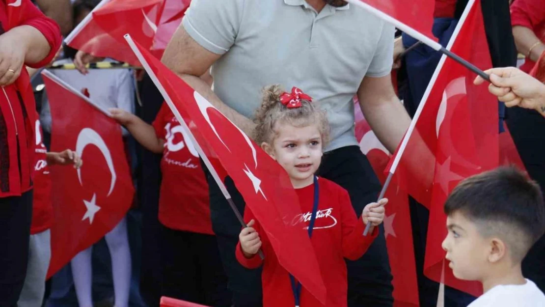 Adana'da Türkiye Cumhuriyeti'nin 100. yıl coşkusu