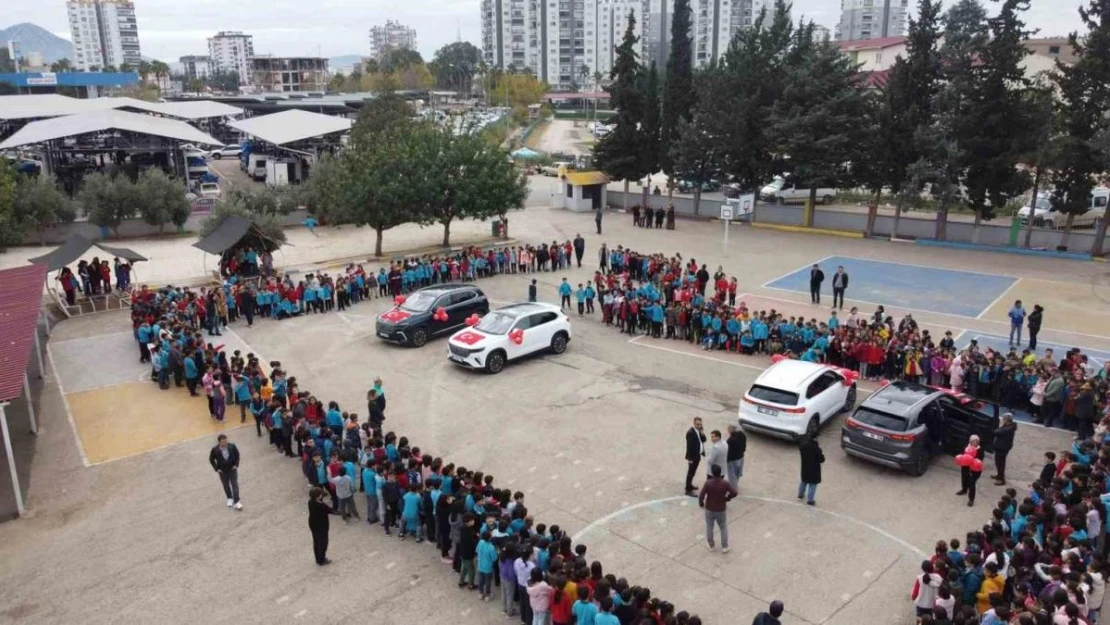 Adanalı öğrenciler Yerli Malı Haftasında Togg'u inceledi