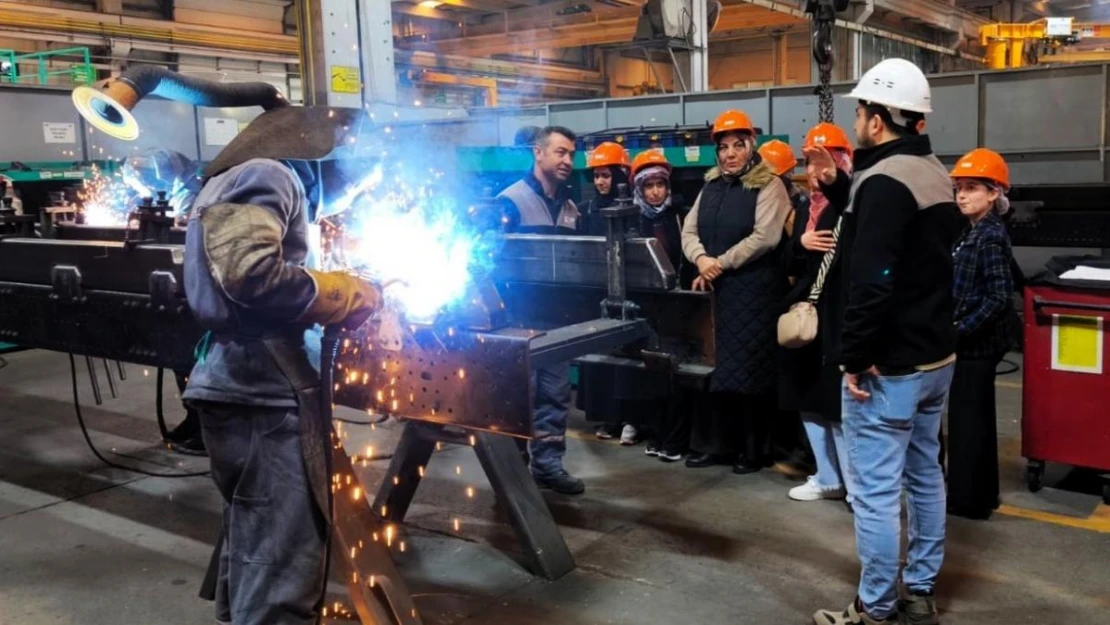 ADEM kursiyeri kadınlar fabrikada kaynak yaptı