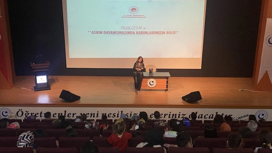 Adıyaman'da 'Asrın Dayanışmasında Kadınlarımızın Rolü' konulu konferans