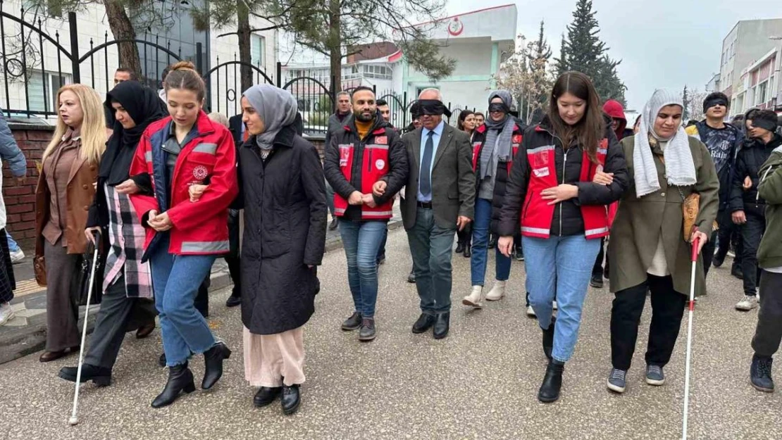 Adıyaman'da görme engellilerden 'farkındalık' yürüyüşü