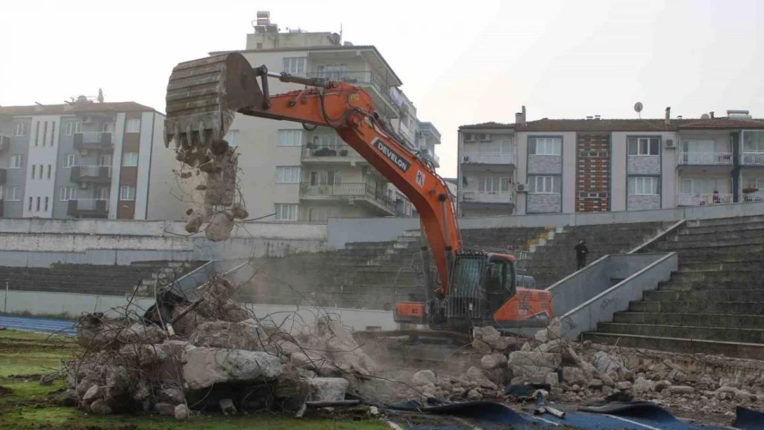 Adnan Menderes Stadyumu'nda ilk kepçe vuruldu